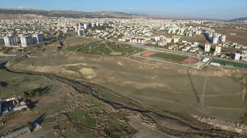 Belediye ekipleri k&ouml;t&uuml; koku i&ccedil;in kolları sıvadı