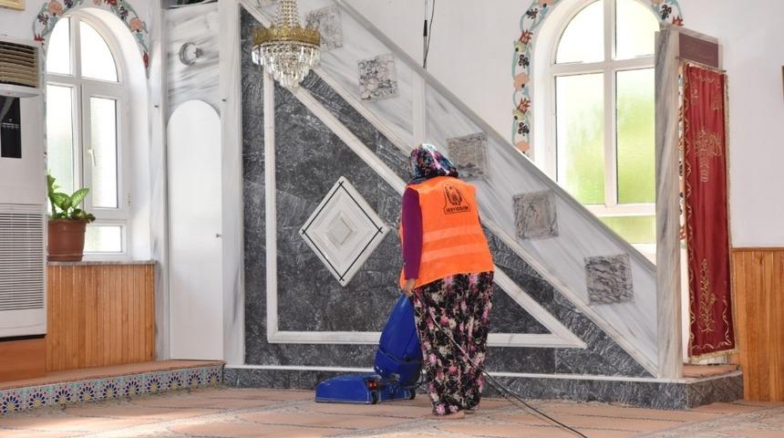&Ccedil;an Belediyesi&rsquo;nden camilerde bayram temizliği