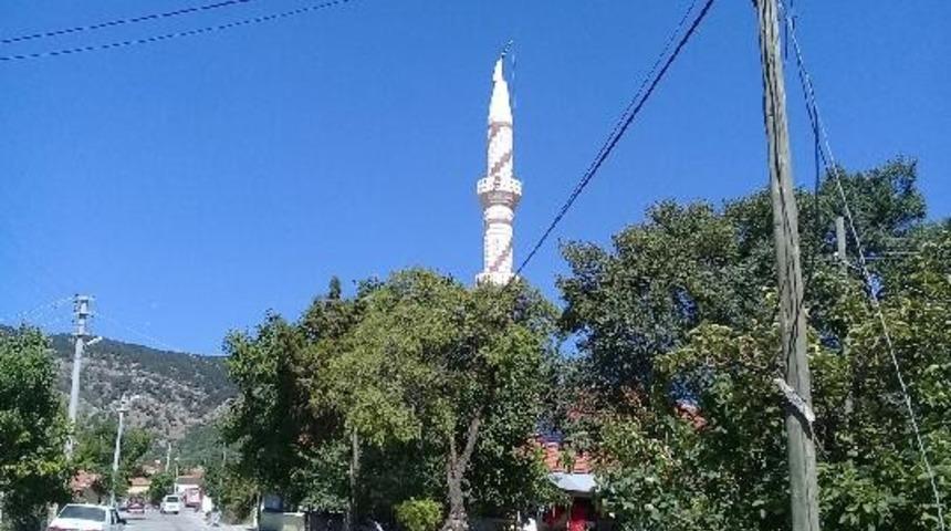 Depremde caminin minaresi kaydı