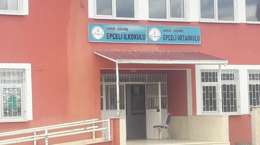 Yükümlü, mahallesindeki okulu tek başına boyadı