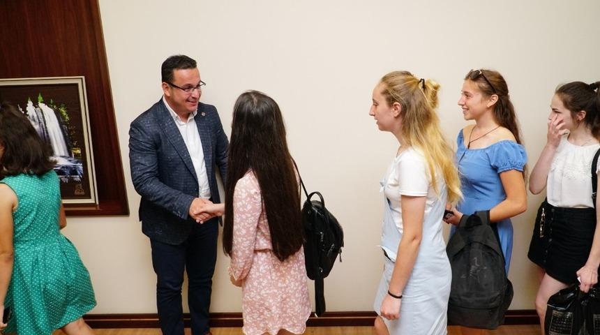 Kanar&rsquo;ın makam kapısı şeffaf