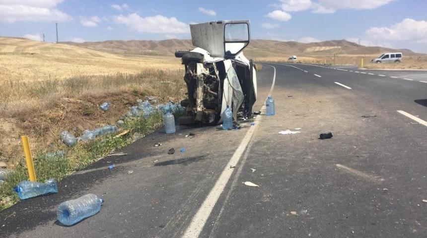 Kontrolden &ccedil;ıkan minib&uuml;s takla attı: 1 yaralı