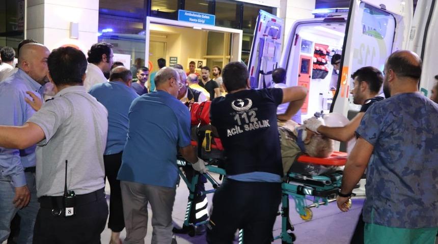 Siirt'te yolcu minib&uuml;s&uuml; devrildi: 1'i &ccedil;ocuk 2 &ouml;l&uuml;, 10 yaralı