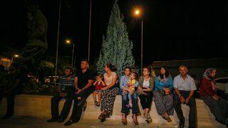 Depremzedeler geceyi sokakta geçirdi