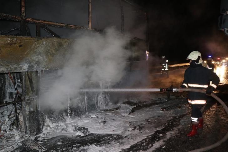 Mersin'de seyir halindeki otobüste yangın G1