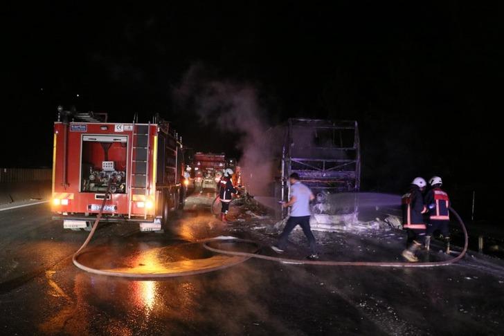 Mersin'de seyir halindeki otobüste yangın G3