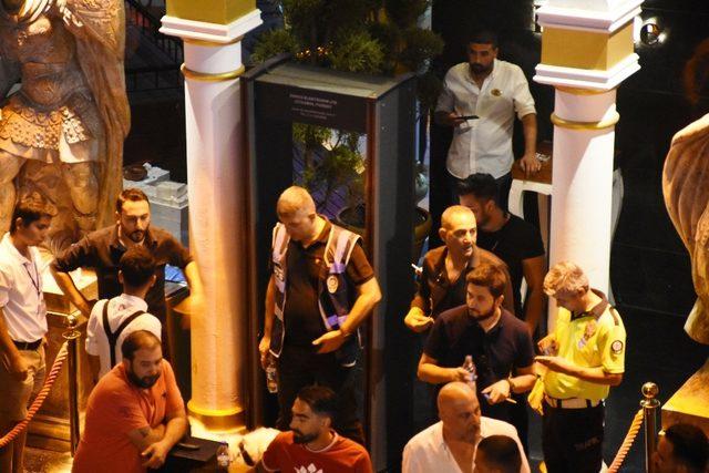 300 polis barlar sokağına girip ünlü mekanları didik didik aradı