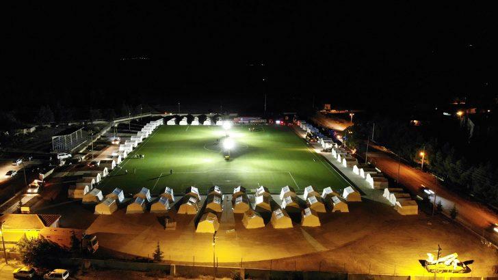 Depremzedeler geceyi sokakta geçirdi G4