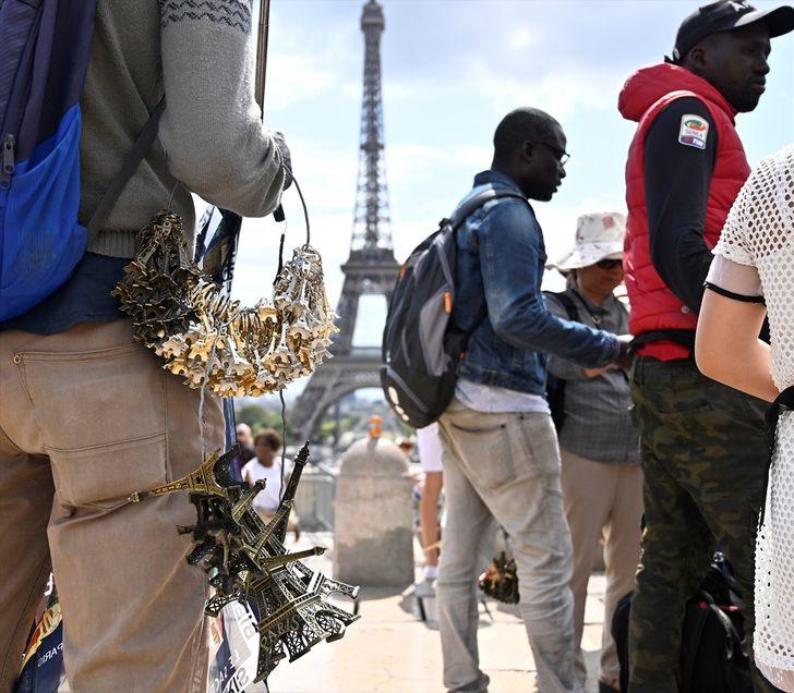 Paris'in sokak satıcıları G2