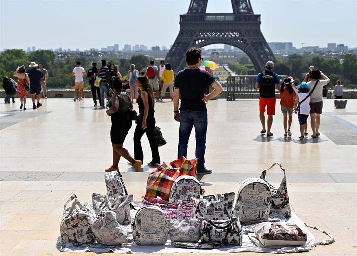 Paris'in sokak satıcıları G3