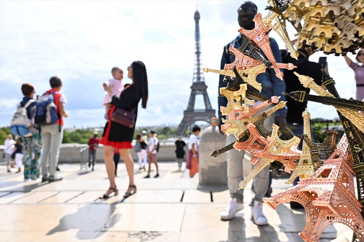 Paris'in sokak satıcıları