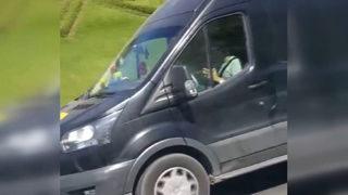 Sorumsuz s&uuml;r&uuml;c&uuml;y&uuml; g&ouml;renler şaşkına d&ouml;nd&uuml;!