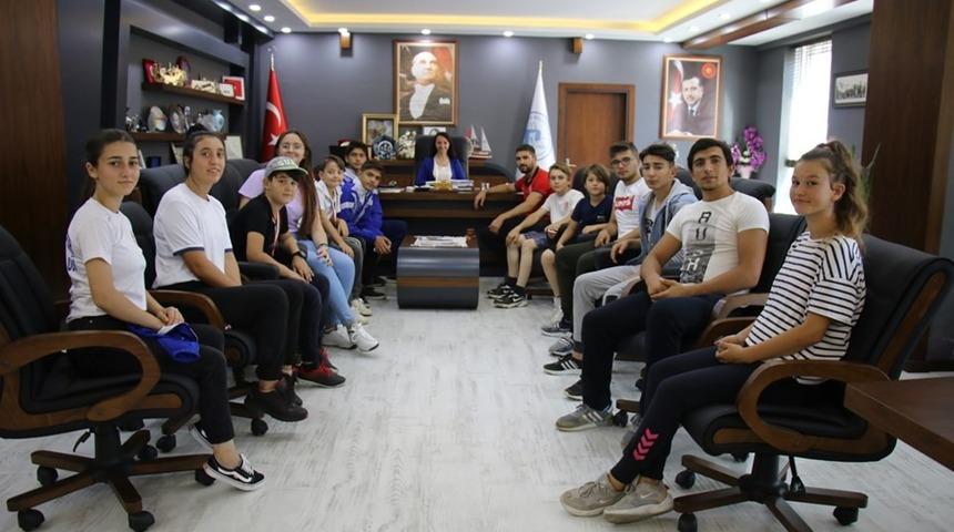 Başkan Tekin kickboks sporcularını ağırladı