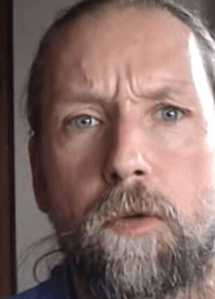 T&uuml;m g&ouml;zler ona &ccedil;evrildi! Yine bildi