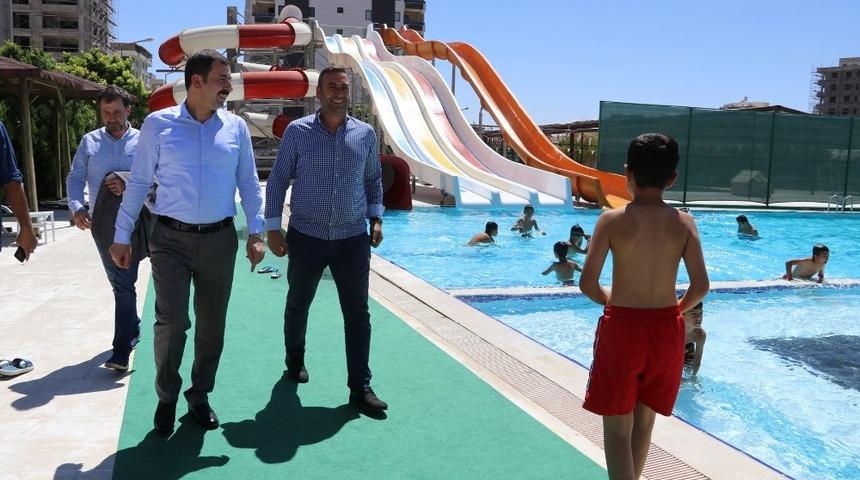 Baydilli gençleri havuza davet etti