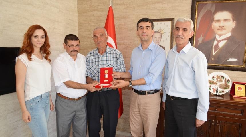 Kıbrıs Gazisi Apaydın&rsquo;a Milli M&uuml;cadele Madalyası