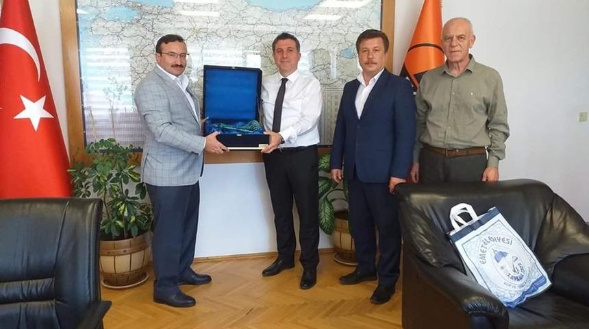 Emet Heyeti&rsquo;nden Karayolları B&ouml;lge M&uuml;d&uuml;r&uuml;&rsquo;ne &rsquo;hayırlı olsun&rsquo; ziyareti