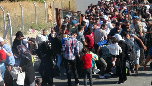 Öncüpınar'dan bayramlaşmaya giden Suriyeli sayısı 40 bine ulaştı