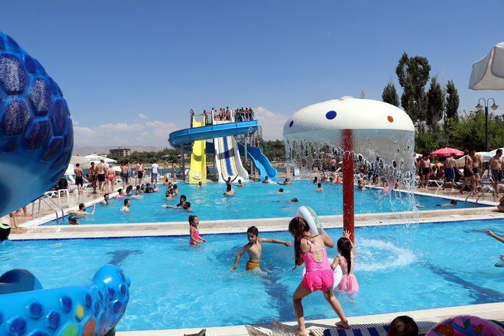 İranlı turistler bayram tatili için Van'a akın etti G3