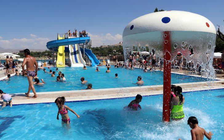 İranlı turistler bayram tatili için Van'a akın etti G4