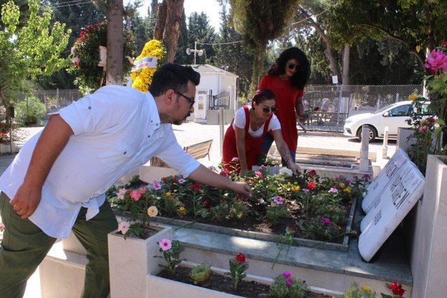 Nevvar İşgören kabri başında anıldı