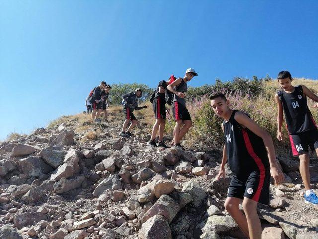 Spor Kulübü, bayram mesajını Ali Dağı’nın zirvesinde verdi