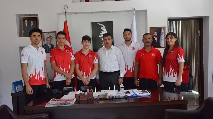 Şampiyon Taekwondoculardan Eskici’ye ziyaret