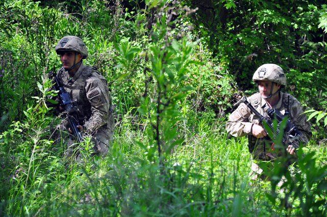 Amanos Dağı'nda toprağa gömülü PKK malzemeleri bulundu