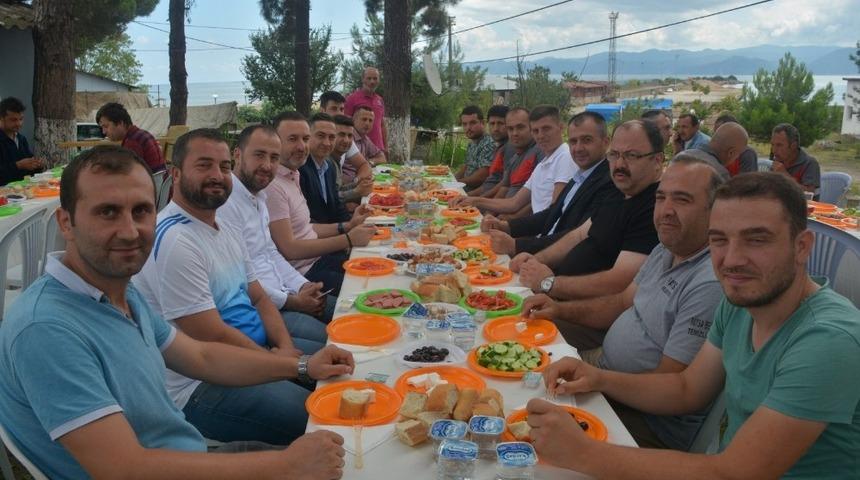 Başkan Kibar ve temizlik iş&ccedil;ileri aynı kahvaltı sofrasında