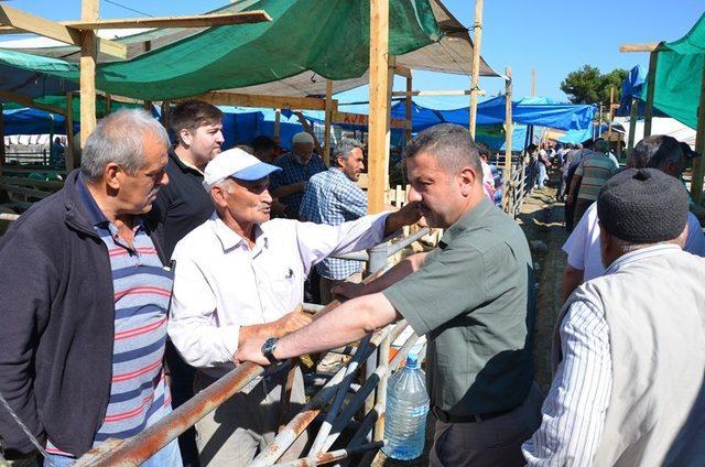 Başkan Çakıcı, hayvan pazarını gezdi