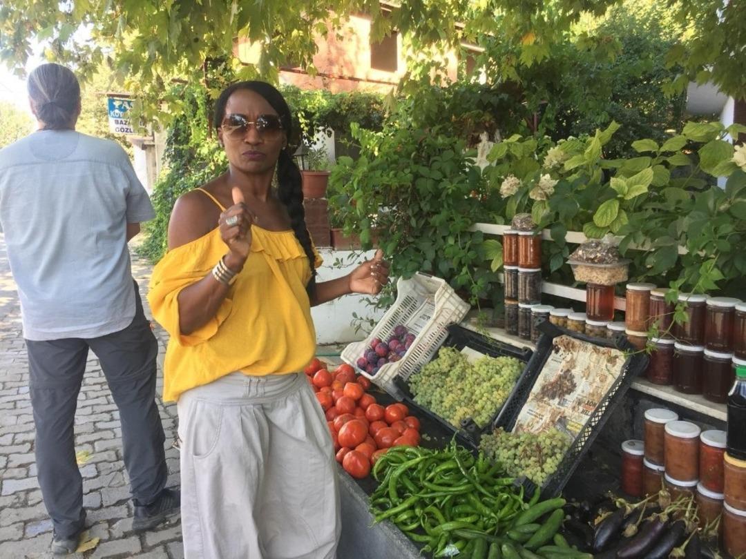 D&uuml;nyanın en g&uuml;&ccedil;l&uuml; kadın seslerinden Della Miles Kuşadası&rsquo;nda