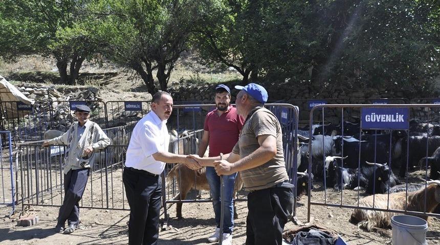 Başkan Sever, pazar esnafı ile bir araya geldi