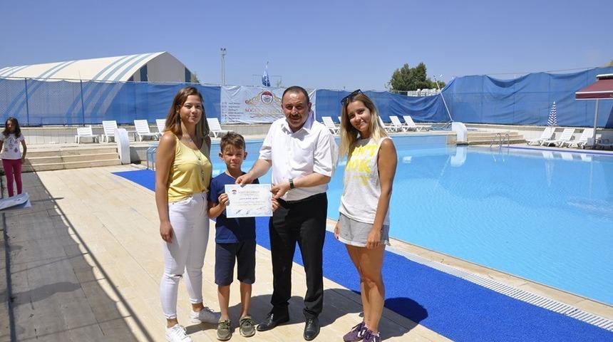 Y&uuml;zme kursu &ouml;ğrencileri sertifikalarını aldı