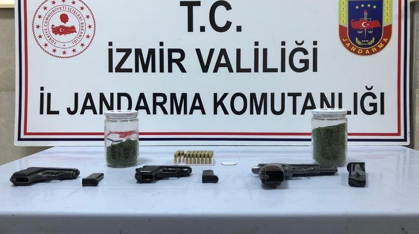 Beydağ&rsquo;da jandarmadan uyuşturucu ve silah baskını