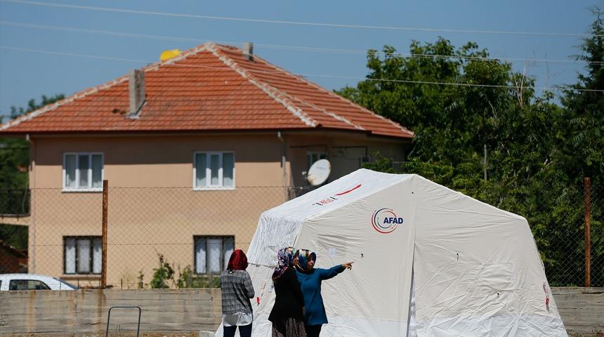 Denizli'de depremin ardından cami ve araçlardan anonslar yapılyor