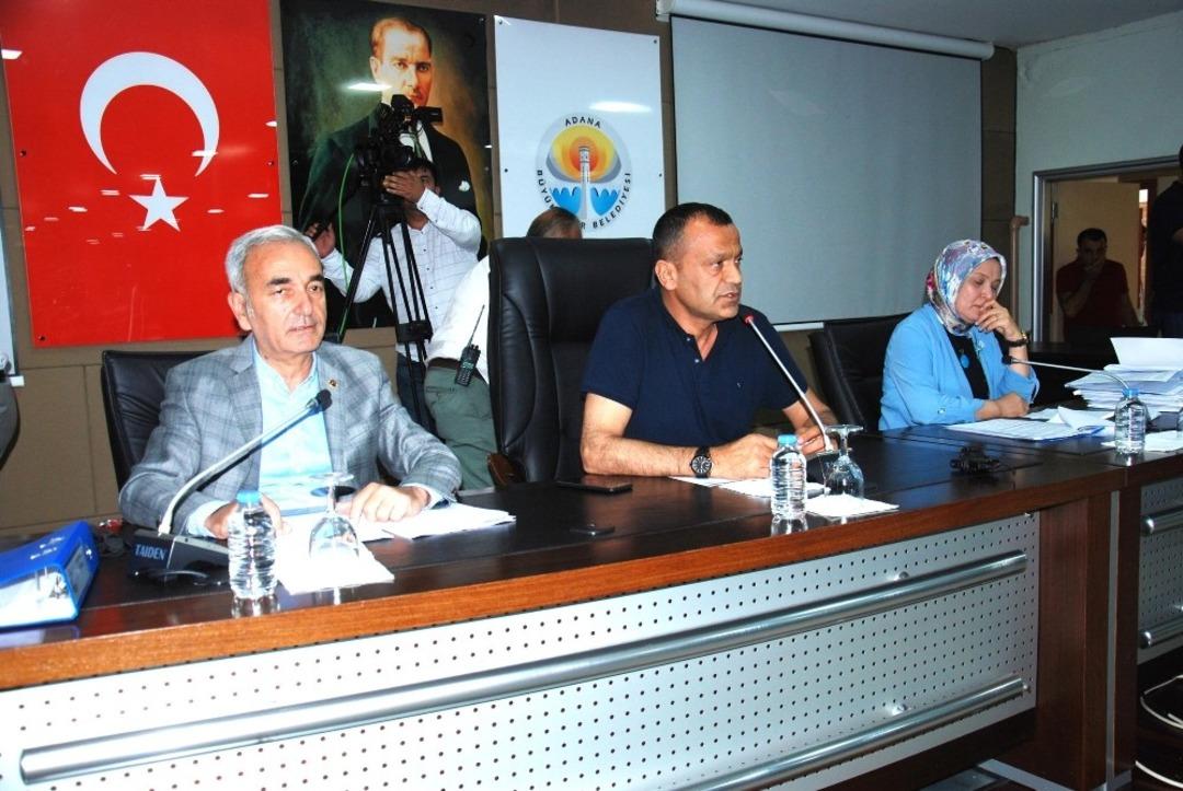 Mecliste bor&ccedil;lanma tartışması