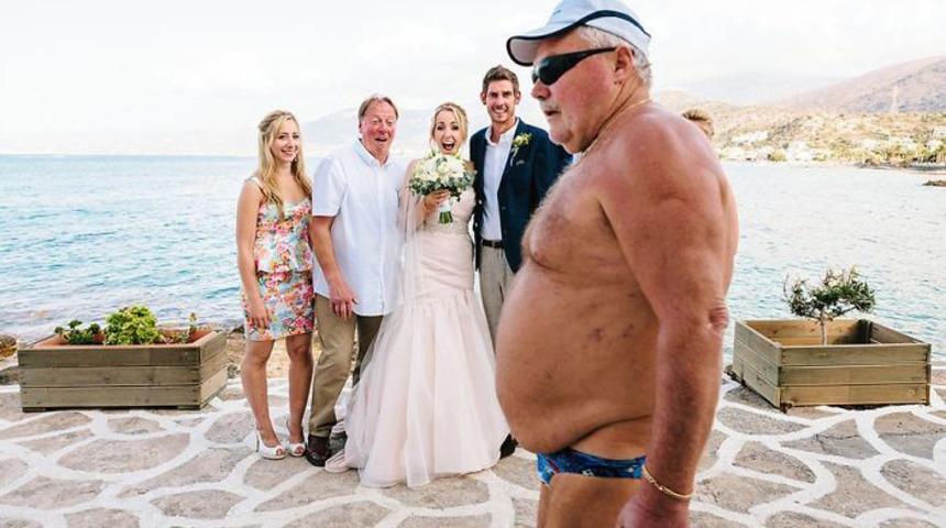 M&uuml;kemmel bir poz olacakken kareye giren o amca!