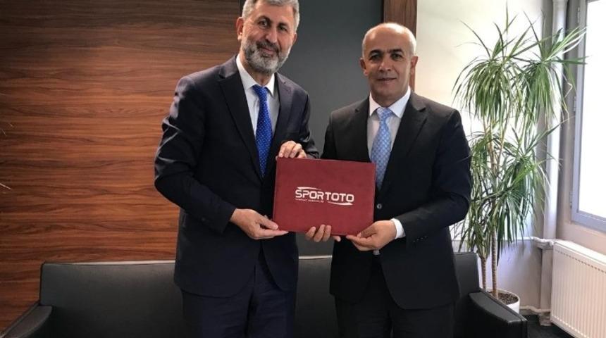 &Ccedil;aldıran&rsquo;a yapılacak 5 spor tesisi i&ccedil;in imzalar atıldı