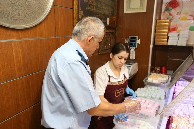 Merkezefendi’de bayram öncesi zabıtalar denetimi artırdı