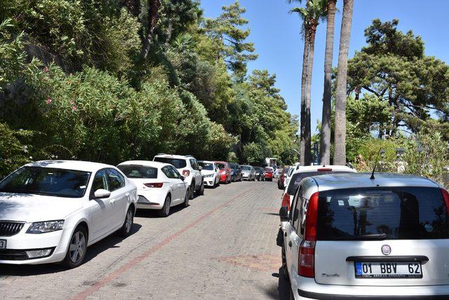 Marmaris'te tatilciler plajları doldurdu