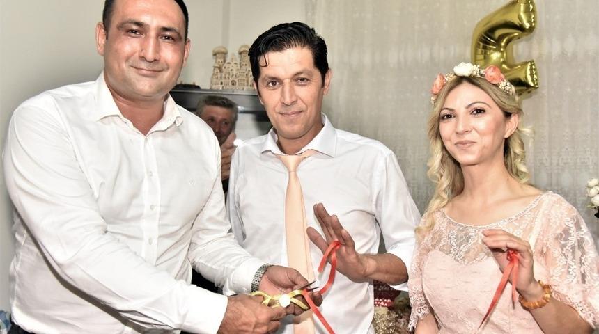 Başkan Yılmaz, &ouml;nce kız istedi, sonra nişan kurdelesini kesti