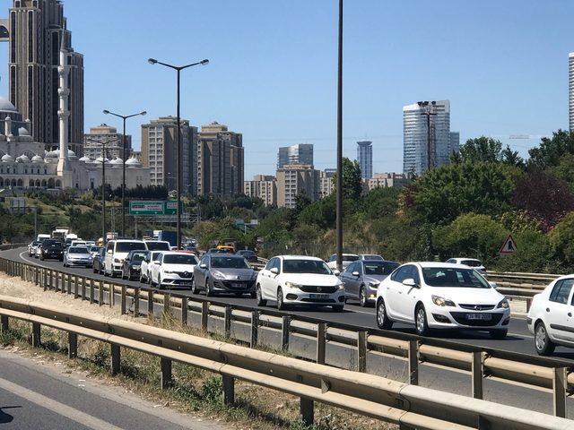 İstanbul’da bayram tatili trafiği başladı