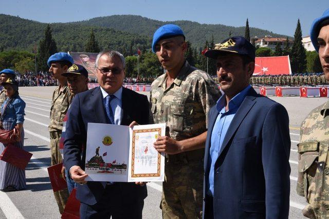 Manisa’da 376. kısa dönem erler yemin etti