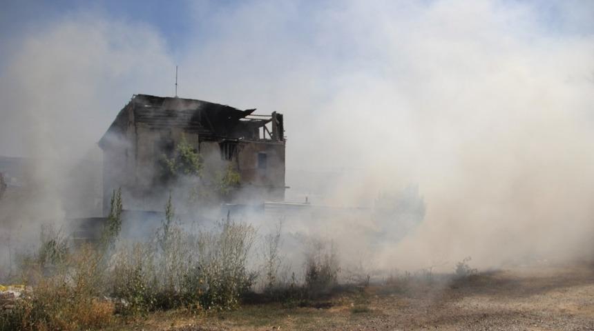 Ot yangını korkuttu