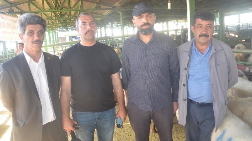 Akın&rsquo;dan besicilere sahte para uyarısı