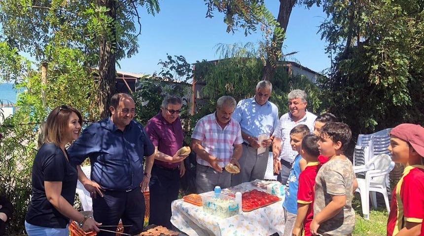 Yaz futbol okulu mangal partisiyle son buldu