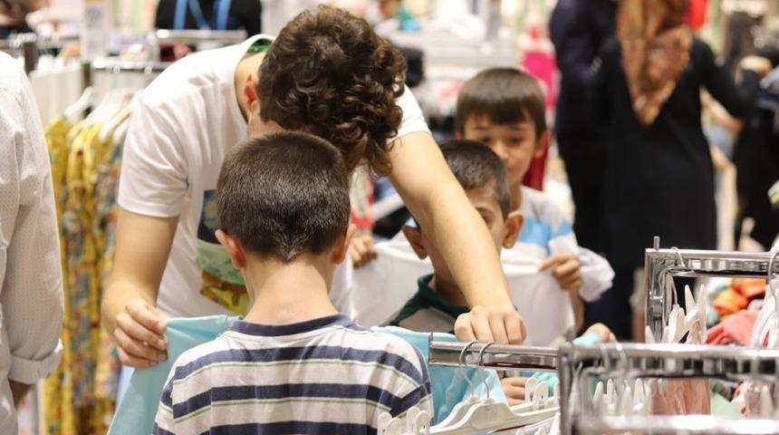 Umut Elleri bayram &ouml;ncesi &ccedil;ocukları sevindirdi