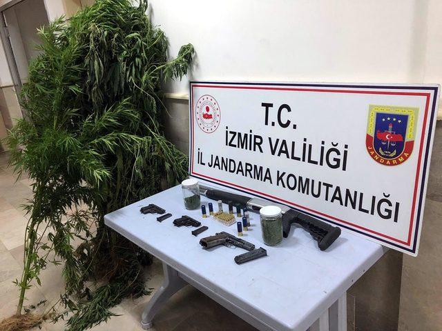 İzmir'de uyuşturucu operasyonu: 2 gözaltı