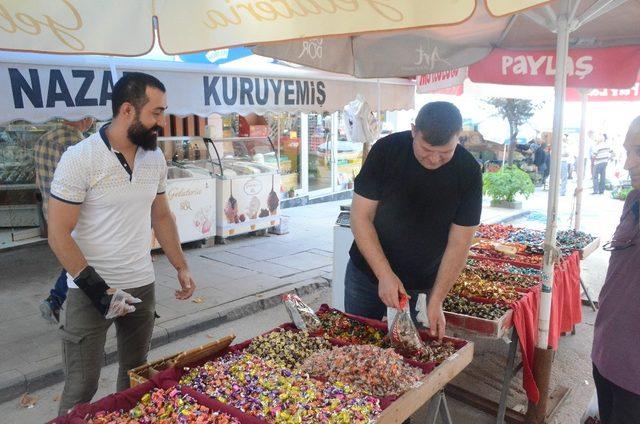 Bayram çikolata ve şekerlerine bu sene ilgi daha çok