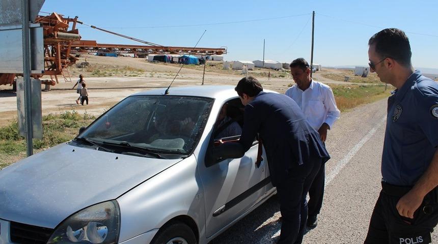 Günyüzü Kaymakamı Koray Çelik’ten çikolatalı trafik denetimi